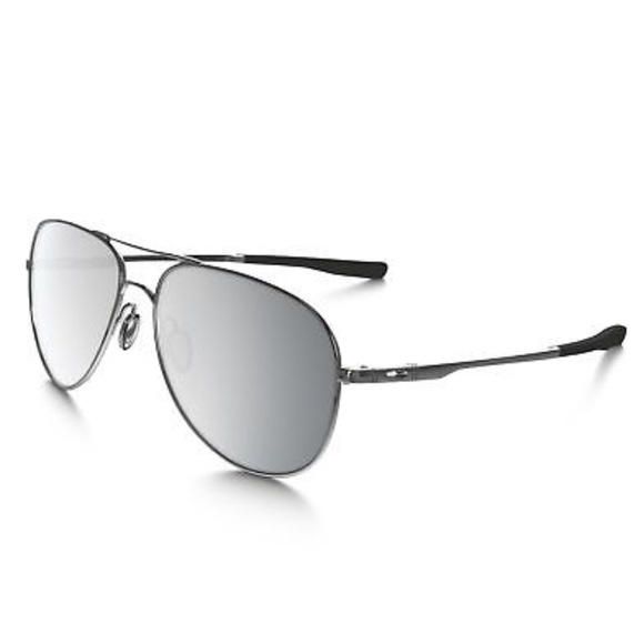 Oakley Other - 🔥SALE🔥Oakley Mens Elmont L Sunglasses Silver